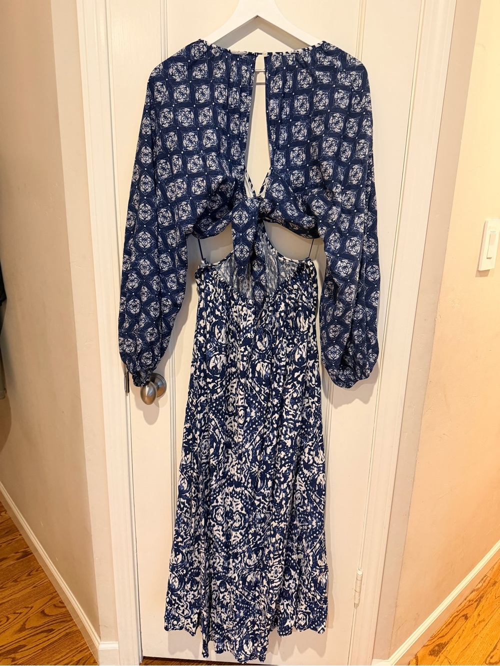 Cutout Maxi Dress - Picture 6 of 9
